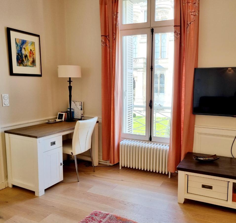 Face A L'Hotel De Ville Grand Et Lumineux Appartement Ангулем Экстерьер фото